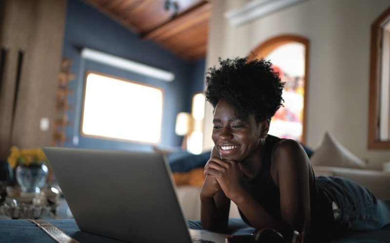 A female customer is enjoying streaming video content on a laptop